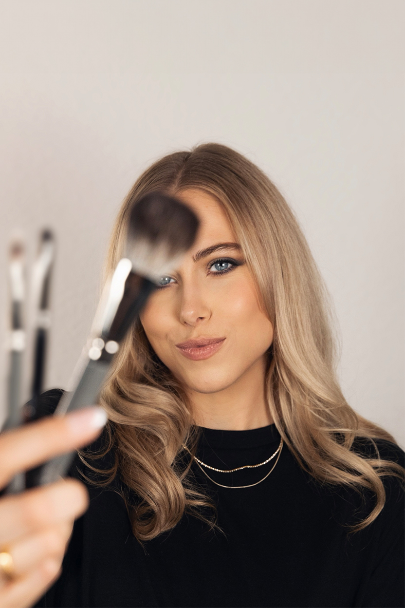 carmen Stark schminkt Braut und macht Brautstyling und make-up